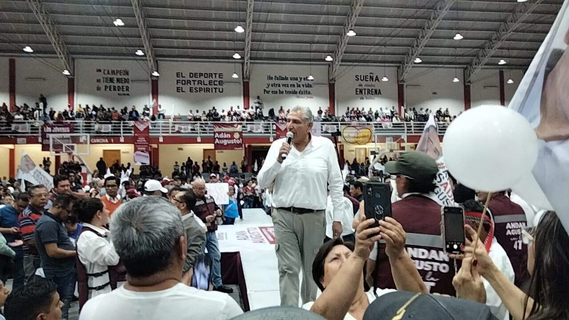 Adán Augusto se compromete a conservar los programas sociales en su visita a Tehuacán